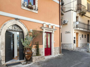 Pleasing house in the center of the famous Taormina and just 4 km from the sea, Taormina